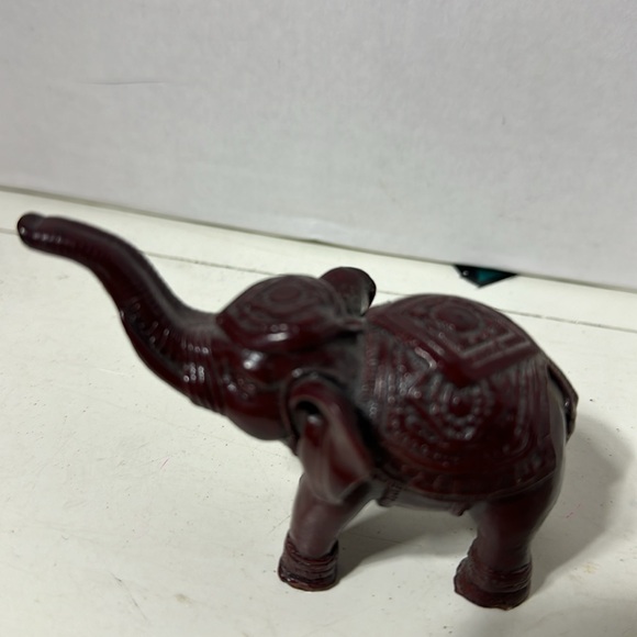 3 Red Resin Elephants. Tallest approx 4” - Picture 5 of 9